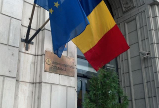 Protest spontan la Ministerul de Finanţe, la uşa ministrului Boloş 