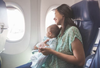 Val de reacții după ce o companie aeriană i-a interzice unei mame să alăpteze în timpul zborului - Absolut îngrozitor.  Sursa foto: freepik.com