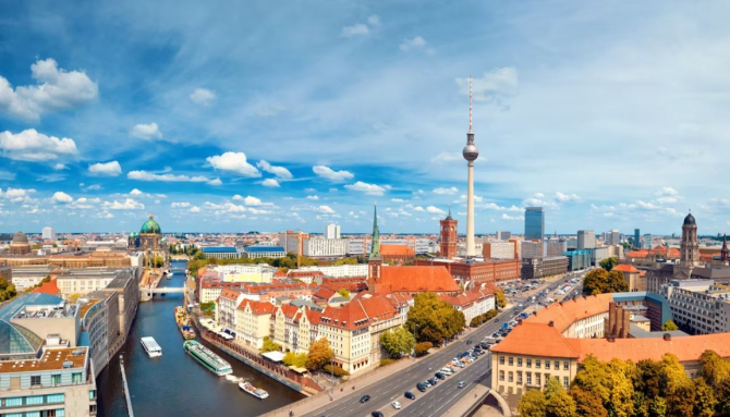 Prețurile chiriilor explodează în Berlin. Experții imobiliari dau vina pe imigrație și numărul redus de blocuri noi. Sursa foto: freepik.com