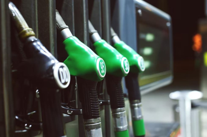 Prețurile la combustibil sunt în creștere în Italia, un litru benzină a ajuns la 1,9 euro. Sursa foto: freepik.com