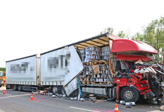 Camion românesc, implicat într-un accident rutier pe autostradă în Ungaria.  Sursa foto: baon.hu