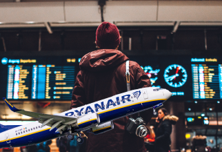 Pasageri Ryanair, taxați cu aproape 200 de euro, după ce și-au printat singuri biletele de îmbarcare  / Foto: Unsplash
