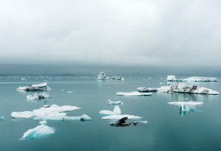 O navă de croazieră de lux cu peste două sute de persoane a eşuat în Groenlanda. Sursa foto: freepik.com