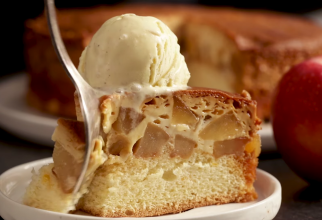 Deliciu de toamnă: Rețeta simplă pentru tort cu cremă de mere și înghețată / Foto: Captură video youtube