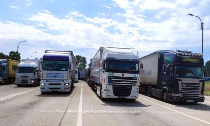 Camion, burdușit cu deșeuri trimise o firmă din Austria, nu a fost lăsat să intre în România