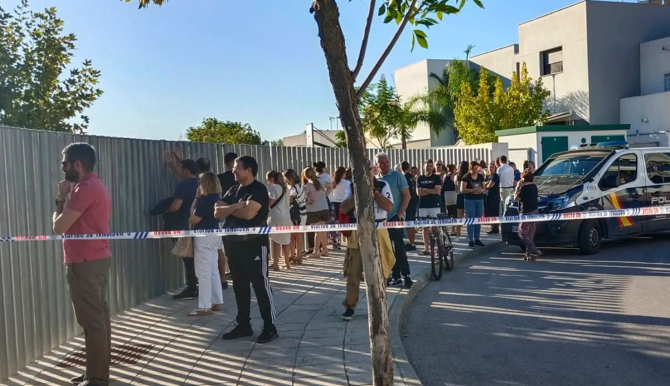 Înarmat cu două cuțite, un elev a înjunghiat trei profesori și un coleg într-o şcoală din Spania 
