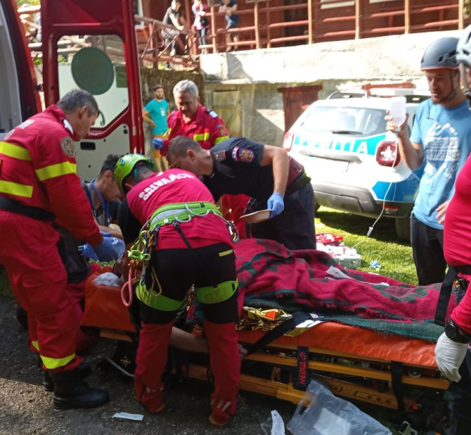 Român, în stare gravă după ce a fost lovit de o stâncă în zona Cheile Bicazului. Foto - facebook/Salvamont Romania