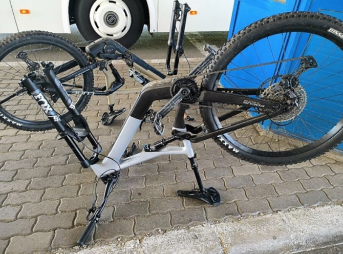 Șofer român, care transporta biciclete electrice furate din Austria, reținut de polițiștii maghiari 