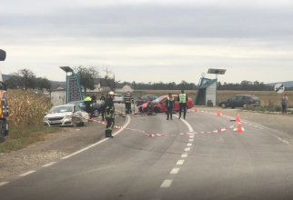 Cinci români au fost răniți. Accident între trei autoturisme 