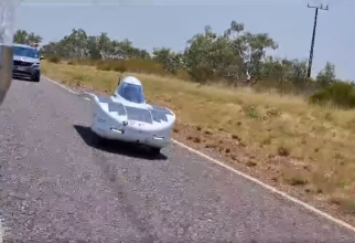Mașină solară construită de studenții români, calificată în cursa de 3.000 de km în Australia 