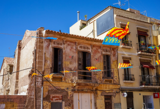 Românii din Spania cumpără mai puține case și mai scumpe