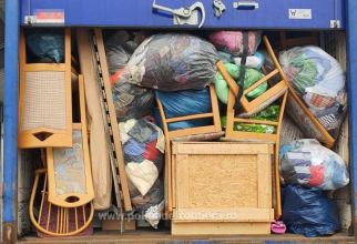 O firmă din Italia și-a trimis deșeurile în România, camionul încărcat cu haine și mobilă second-hand, oprit la vamă 