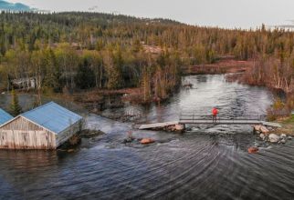 Adaptarea la schimbările climatice: Oamenii ar trebui să se îndepărteze din ce în ce mai mult de zonele predispuse inundațiilor / Sursa foto: freepik.com