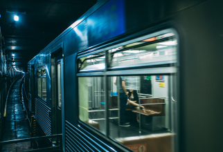 Un român, pasager într-un tren din Ungaria, a fost arestat, bărbatul a jefuit o femeie care adormise. Sursa - Pexels 