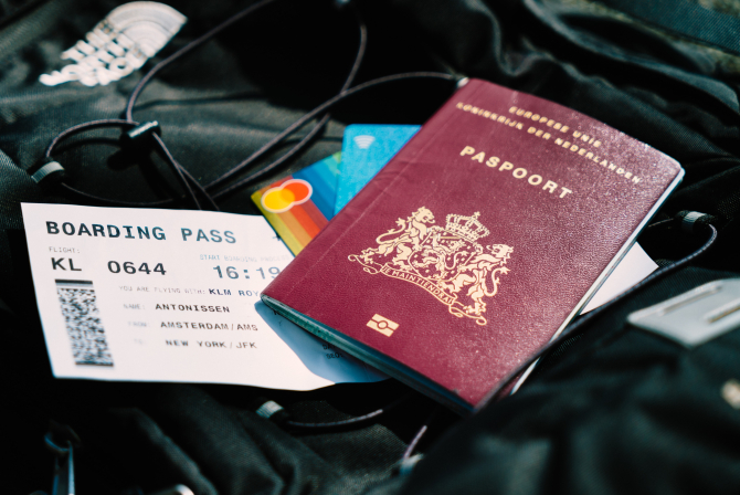 Documentele de călătorie pentru românii din străinătate vor fi eliberate în format electronic / Foto: Unsplash