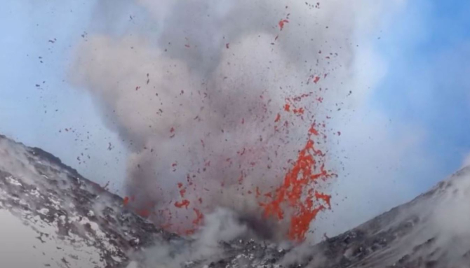 Erupția impresionantă a vulcanului Etna 