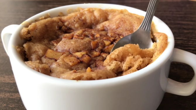 Prăjitură delicioasa cu mere si scorțișoară în cană: Desertul perfect pentru gustare rapidă / Foto: Unsplash