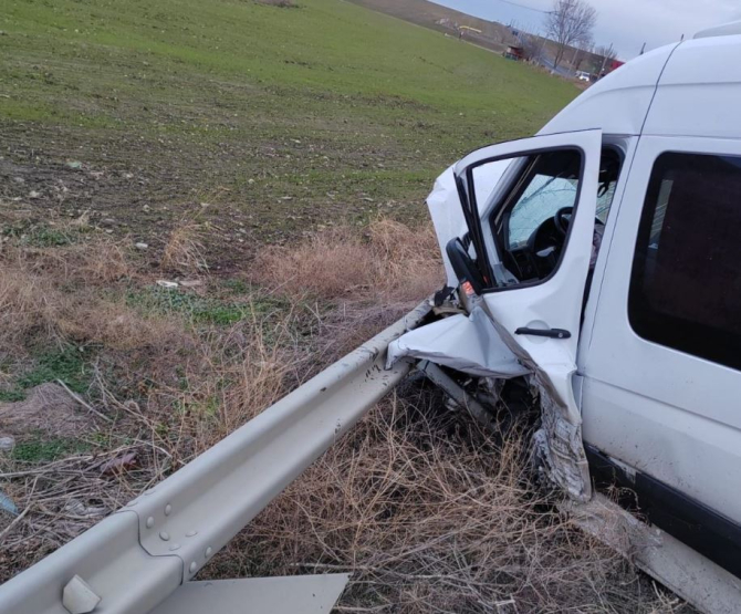 Microbuz cu pasageri, implicat într-un accident rutier în județul Constanța, patru victime duse la spital 