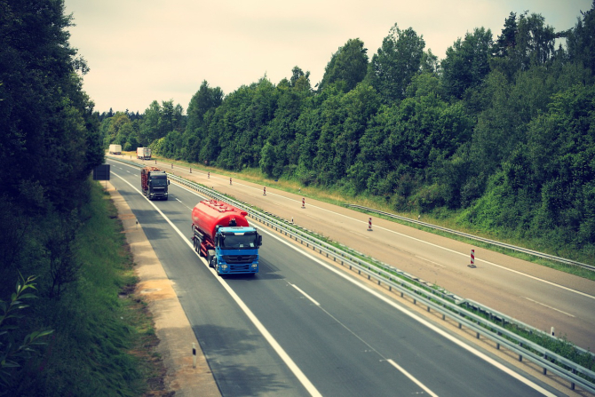 Panică pe autostradă în Germania, cursa de camioane, inițiată de un șofer român. Sursa - Pexels