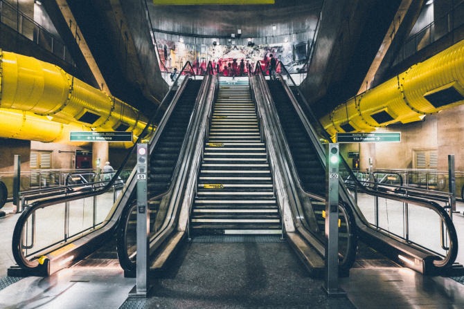 Turist jefuit de o româncă în metroul din Milano, bărbatul a rămas fără 14.000 de euro. Sursa - Pexels 