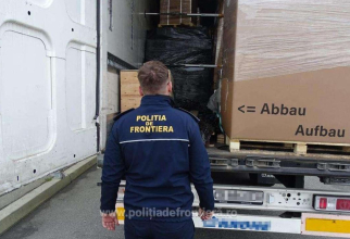Camion, în drum spre Germania, oprit la frontieră, zeci de cutii cu bunuri de lux contrafăcute, confiscate 