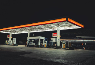 Combustibilul s-a scumpit în Ungaria, tot mai mulți maghiari își vor alimenta mașinile în România. Sursa foto - pexels.com 