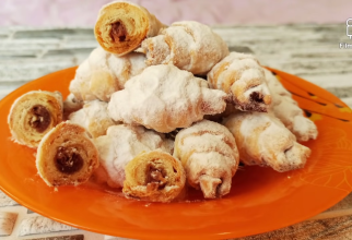 Rețetă delicioasă de cornulețe cu vișine: Un desert românesc autentic / Foto: Captura Youtube