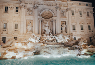 Într-un singur an, turiștii au aruncat în Fontana di Trevi din Italia monede în valoare de un milion și jumătate de euro. Sursa - Pexels