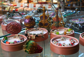 Un român din Germania a sustras vânzătoarea și a jefuit un magazin de bijuterii dintr-o gară. Sursa - pixabay.com