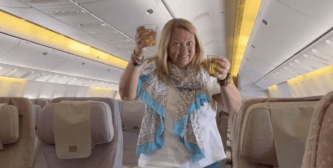 O mamă și fiica sa au dat o petrecere în avion, cele două erau singurii pasageri de la bord 