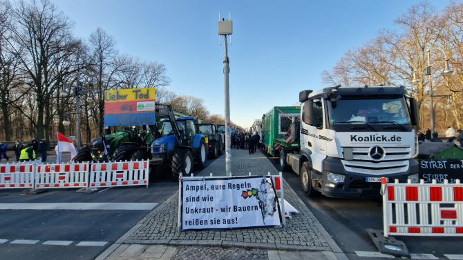 6. -imagine fara descriere- (proteste-fermieri-germani--8-ianuarie-24-foto-stiridiaspora-5_70654300.jpeg)