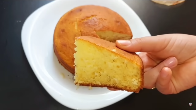 Opt trucuri pentru un blat pufos la prăjituri: Cum să obții rezultate perfecte / Foto: Captura Youtube