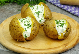 Cartofi copți în staniol pe grătar - Savoare garantată la fiecare mușcătură! / Foto: Captura Youtube