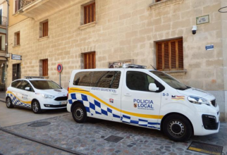 Mașini ale Poliției Locale dintr-o localitate din Spania (Foto: ultimahora.es)