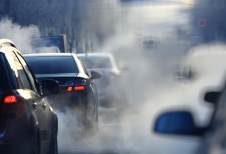 Mașinile sunt o sursă importante de poluare în orașe (Foto: Freepik)