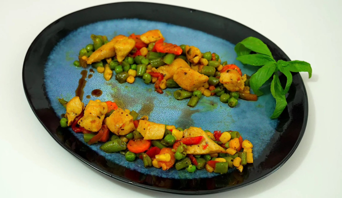 Rețetă delicioasă de legume mexicane cu piept de pui: O masă sănătoasă și plină de arome exotice! / Foto: Unsplash
