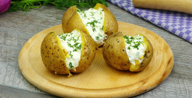 Cartofi copți în staniol pe grătar - Savoare garantată la fiecare mușcătură! / Foto: Captura Youtube