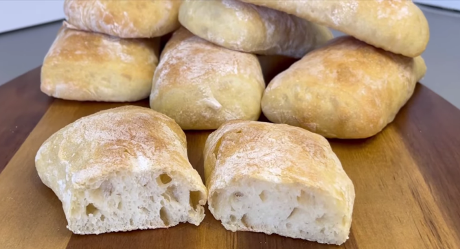 Rețetă delicioasă și ușor de preparat pentru Ciabatta proaspătă: o pâine italiană autentică! / Foto: Captura Youtube