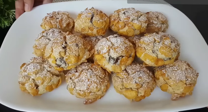 Rețetă delicioasă de biscuiți fragezi cu fructe / Foto: Captura Youtube