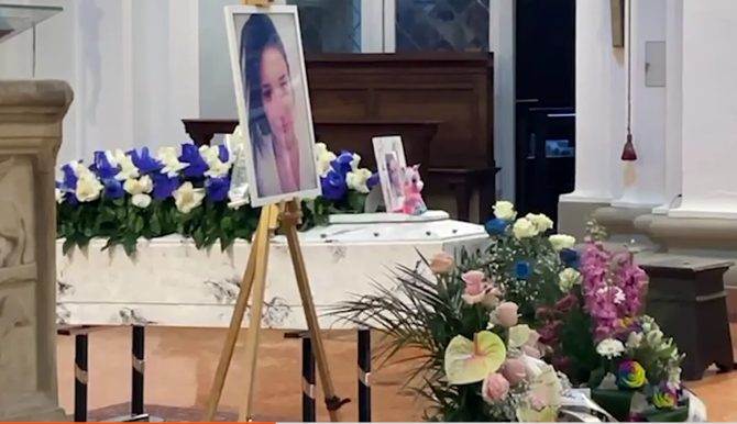 Înmormântarea Andreei Rabciuc a avut loc miercuri, 20 martie la Jesi, Italia: "Imposibil de acceptat că nu mai este aici” / Foto: Captura Youtube