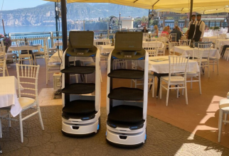 Roboții chelneri angajați la un restaurant din Italia (Foto: ANSA)