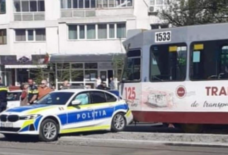 O mașină de poliției a fost lovită de tramvai în Galați. Vatmanița a fost amendată  / Foto: Captura 