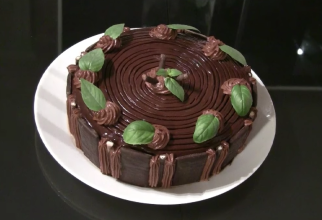 Tort cu ciocolată și cremă de mentă: Rețeta direct de la cofetar / Foto: Captura Youtube