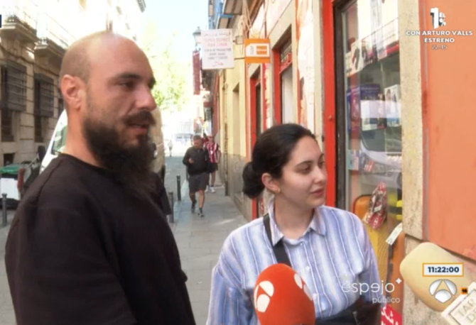 Cei doi români care au ocupat casa bătrânei din Spania (Foto: Antena3.com)