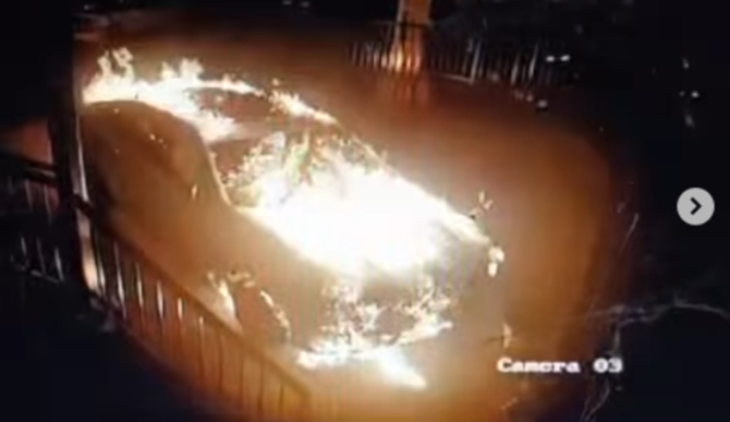 O femeie i-a dat foc mașinii unei esteticiene pentru că nu i-a făcut programare la gene. VIDEO / Foto: Instagram