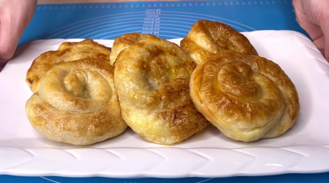 Plăcintă moldovenească cu cartofi: Bucură-te de savoarea tradițională la tine acasă! / Foto: Captura Youtube