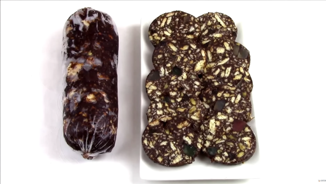 Rețetă rapidă și delicioasă: Salam de biscuiți cu ciocolată. Un deliciu de post! / Foto: Captura Youtube