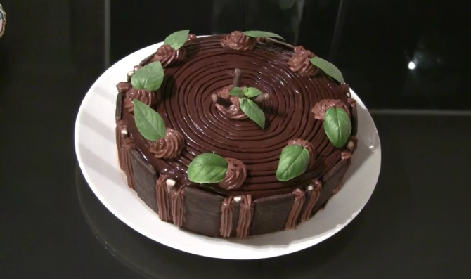 Tort cu ciocolată și cremă de mentă: Rețeta direct de la cofetar / Foto: Captura Youtube