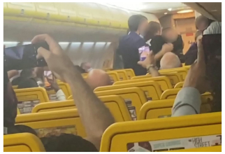 Avion forțat să efectueze o aterizare de urgență după ce un cuplu s-a luat la bătaie